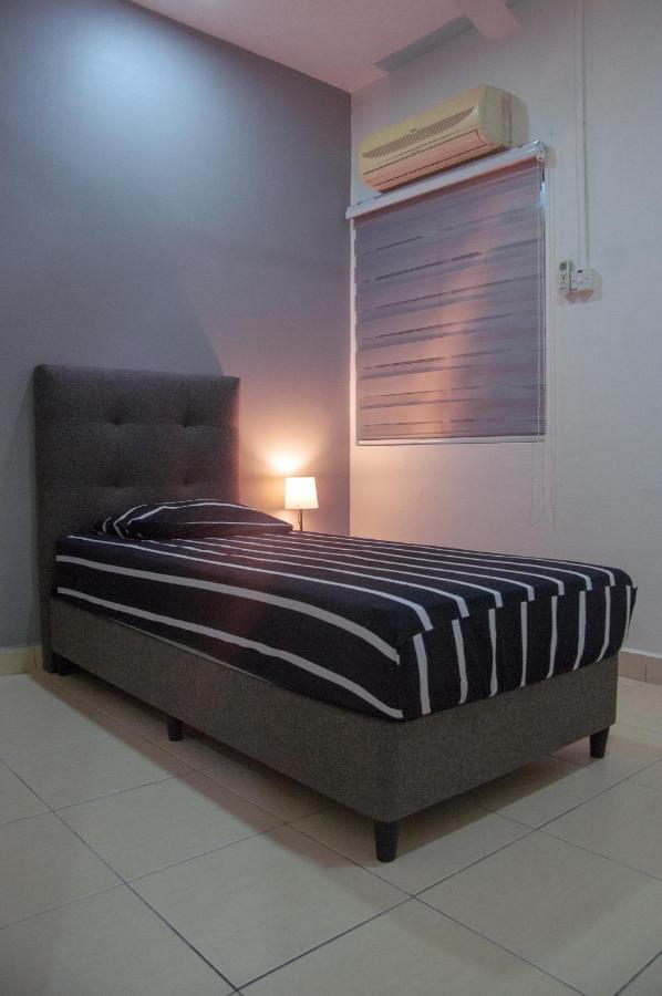 סרי קמבאנגן Five H Family Service Apartment מראה חיצוני תמונה
