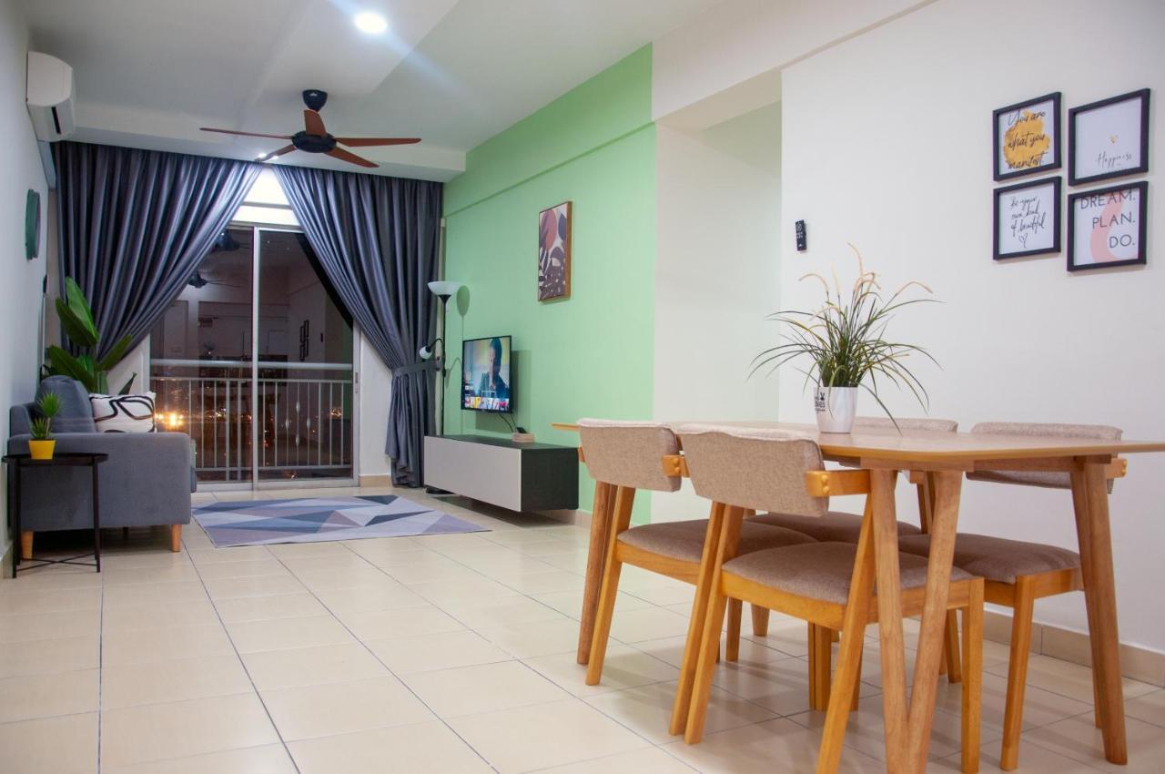 סרי קמבאנגן Five H Family Service Apartment מראה חיצוני תמונה