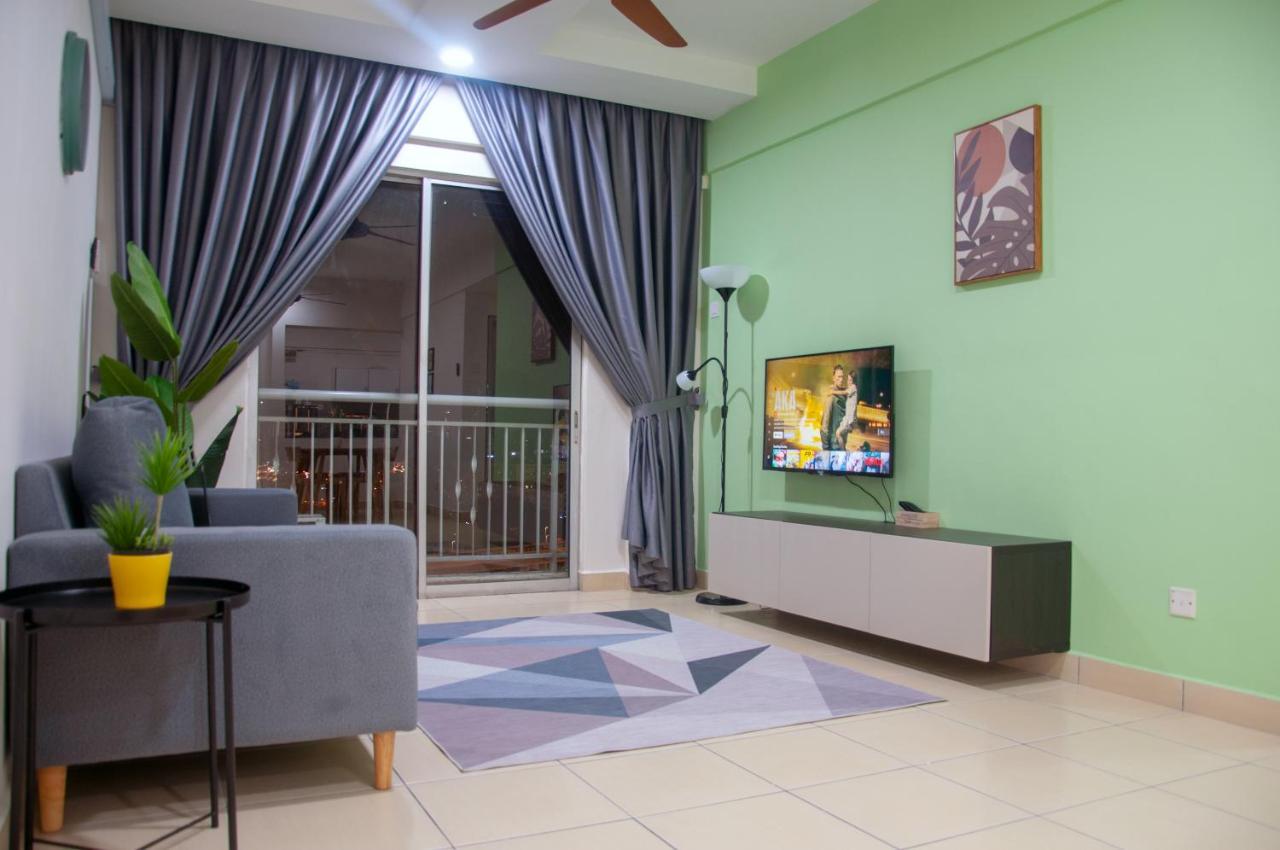 סרי קמבאנגן Five H Family Service Apartment מראה חיצוני תמונה